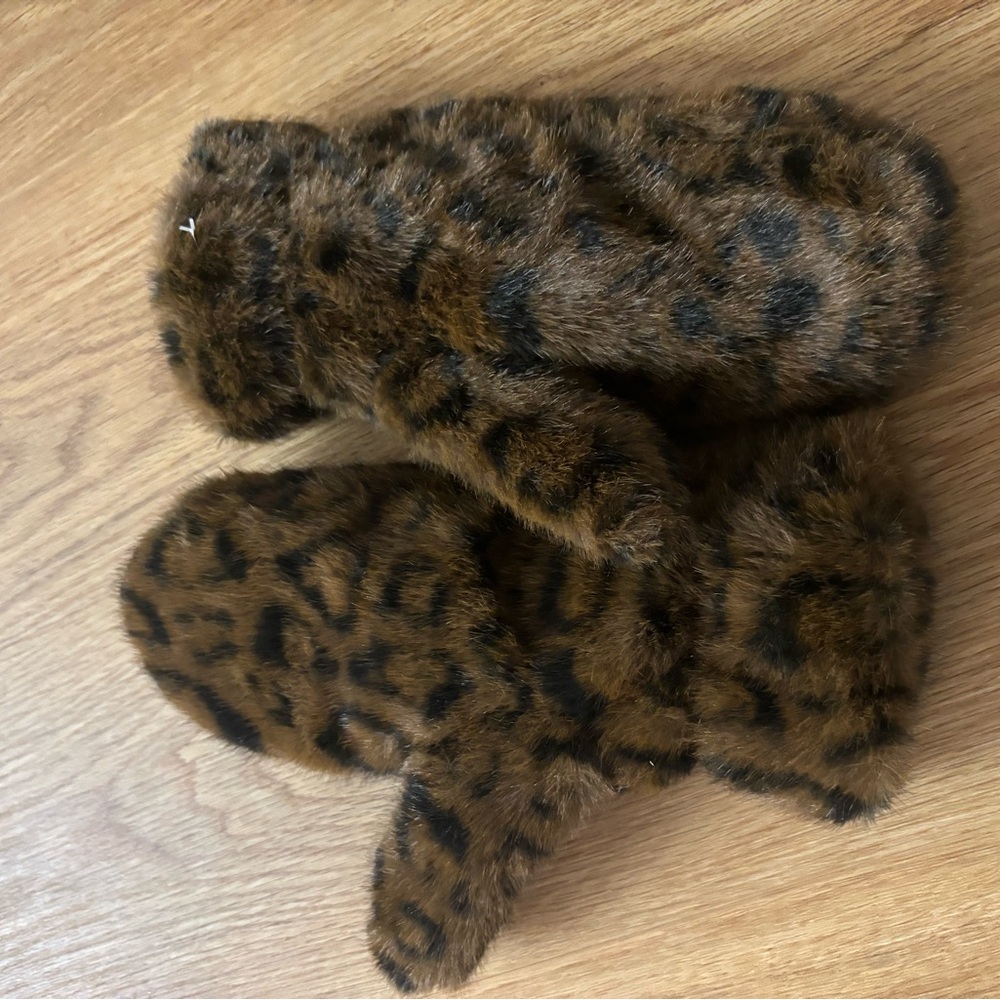 Leopard Print Faux Fur Mittens